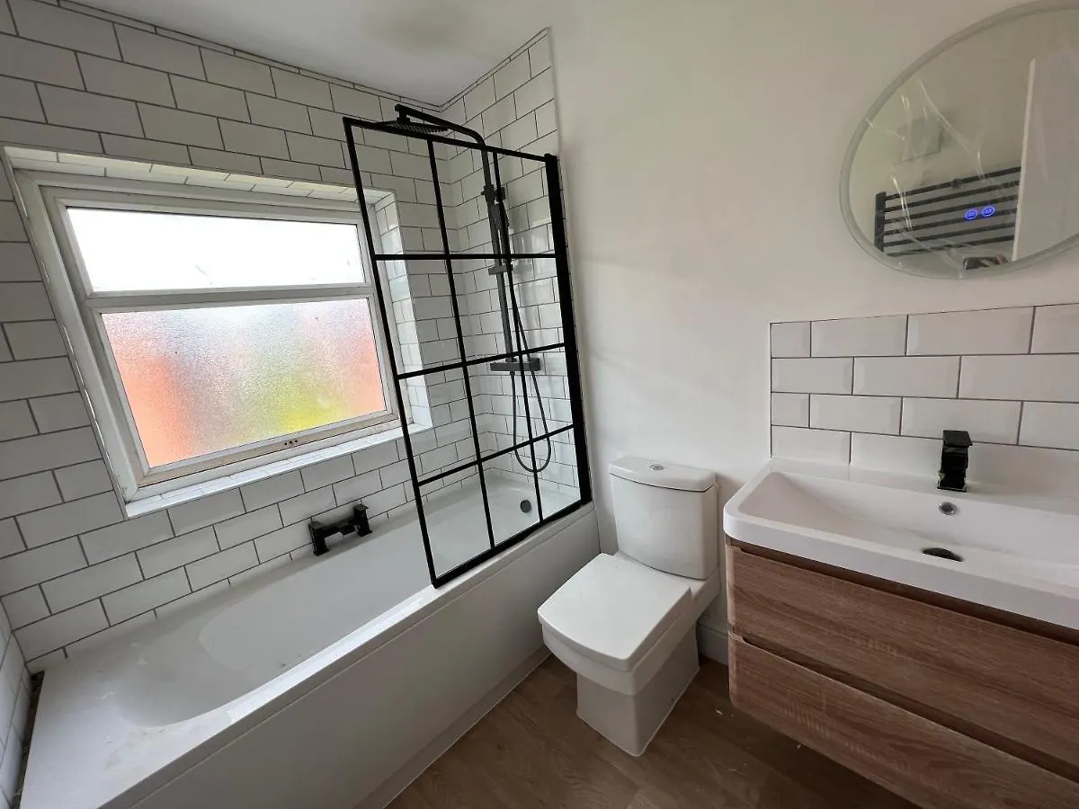 Altrincham Terrace - 2 Bedroom House - Free Parking - Sleeps 6 - Near Tram Stop Manchester Ferienhaus