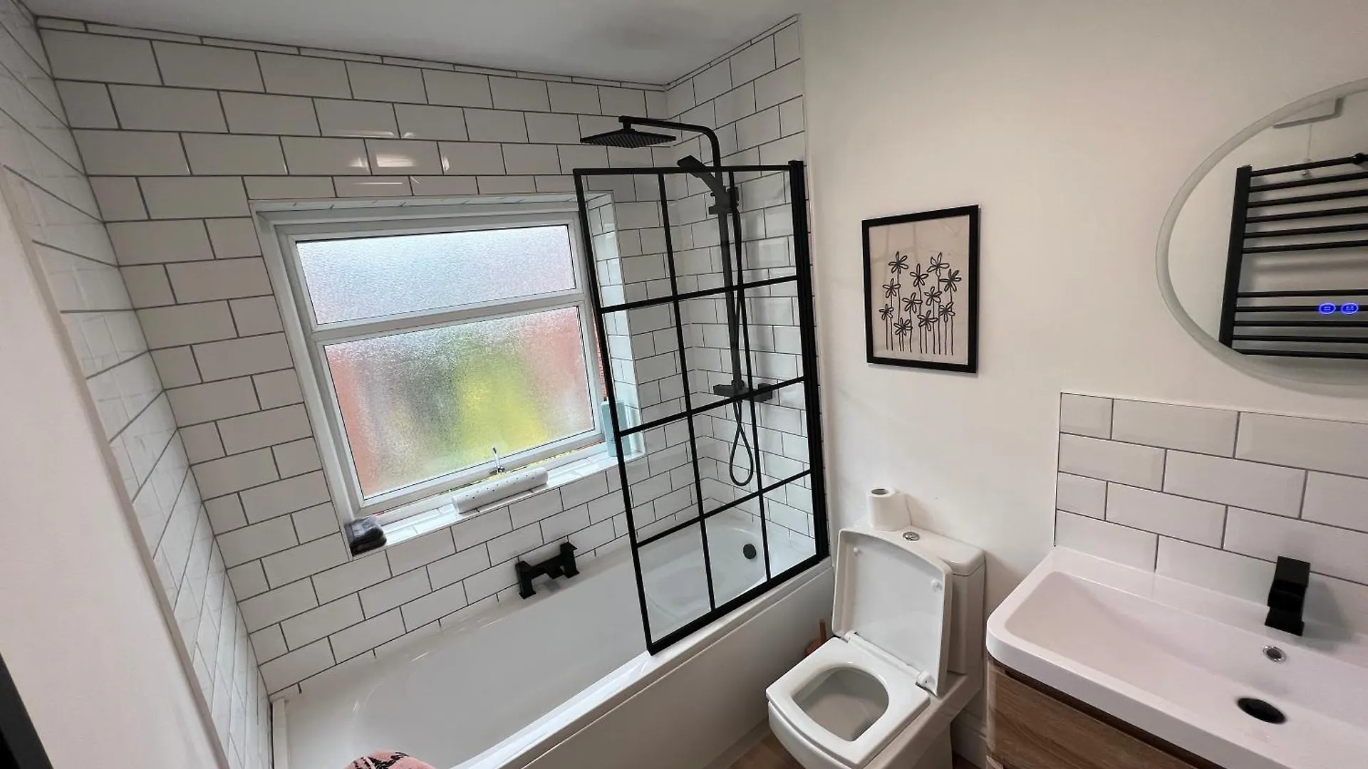 Altrincham Terrace - 2 Bedroom House - Free Parking - Sleeps 6 - Near Tram Stop Manchester 0*,