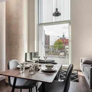 https://modern-2-bed-wharfside-apartment-in-rotherham.yorkshirehotels.net