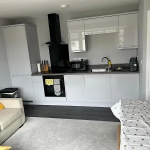 https://new-one-bed-1st-floor-flat-close-to-the-beach.bournemouth-hotels.org