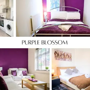Purple Blossom, Cosy 2 Bed Apartment, Near Didsbury, Free Parking Manchester