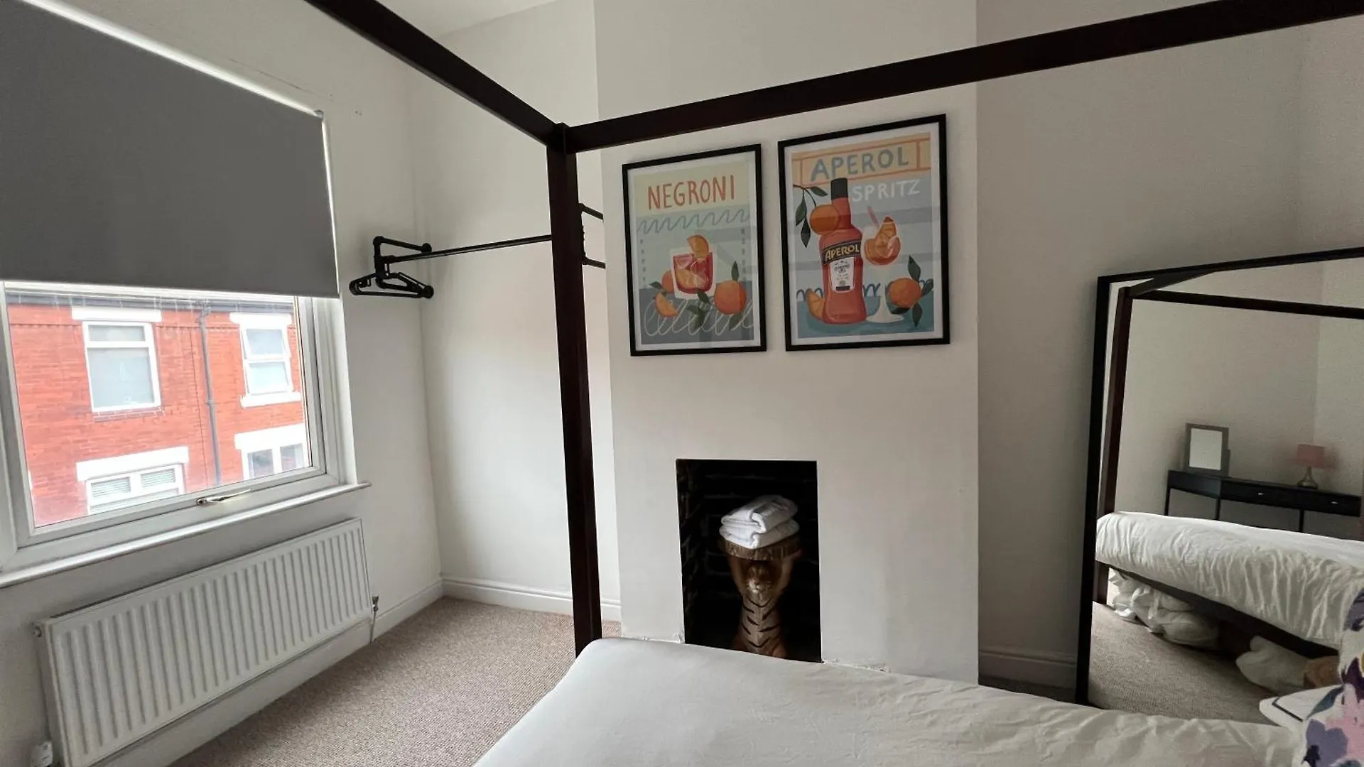 Altrincham Terrace - 2 Bedroom House - Free Parking - Sleeps 6 - Near Tram Stop Manchester Holiday home