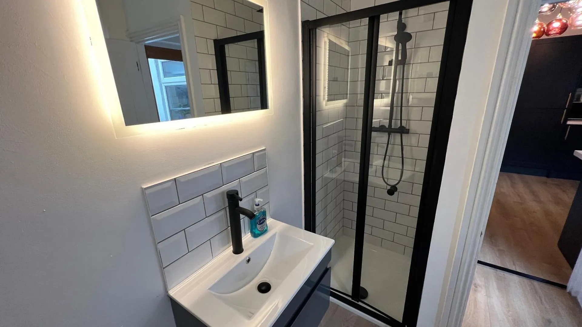 Holiday home Altrincham Terrace - 2 Bedroom House - Free Parking - Sleeps 6 - Near Tram Stop Manchester