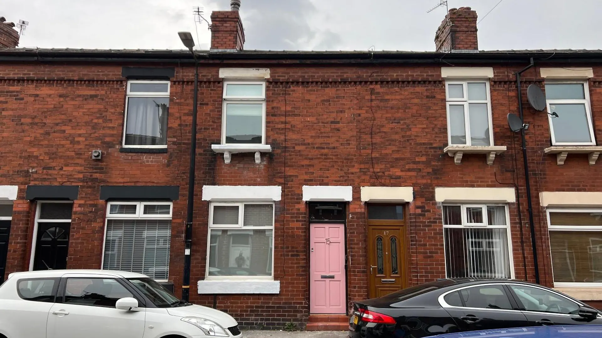 Altrincham Terrace - 2 Bedroom House - Free Parking - Sleeps 6 - Near Tram Stop Manchester 0*,  United Kingdom